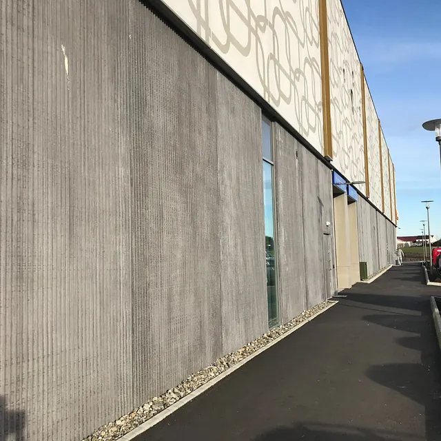 Tekstur i betongvegg på moderne bygg