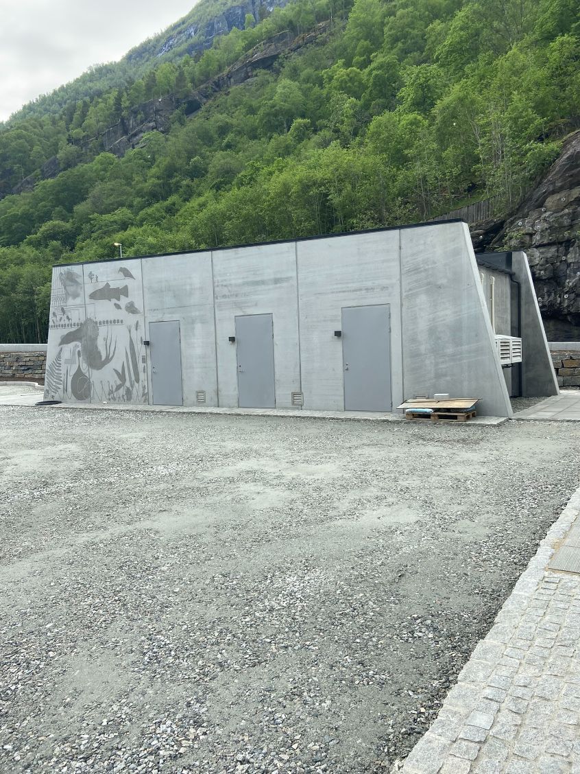 Byg med dekorative elementer i betong