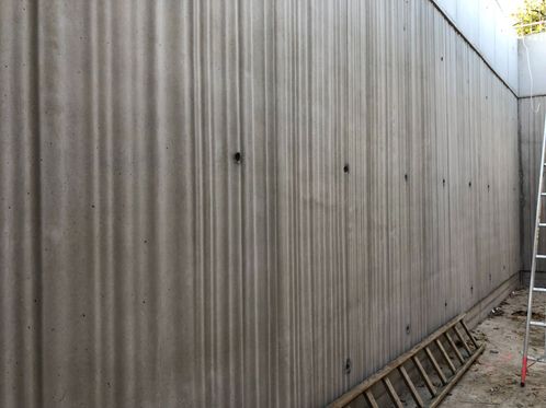 Stripete betongvegg